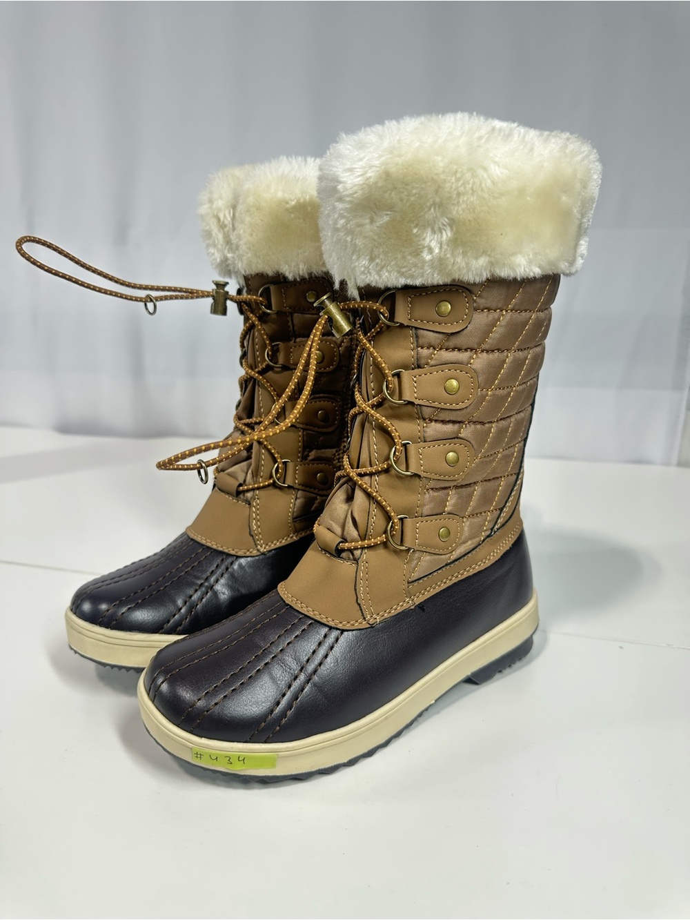 #434 Totes Girl Snow Boots Size 2 MED